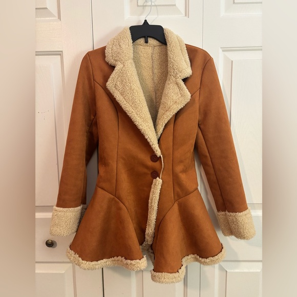 Jackets & Blazers - Women's Faux-Shearling Trimmed Coat in Camel